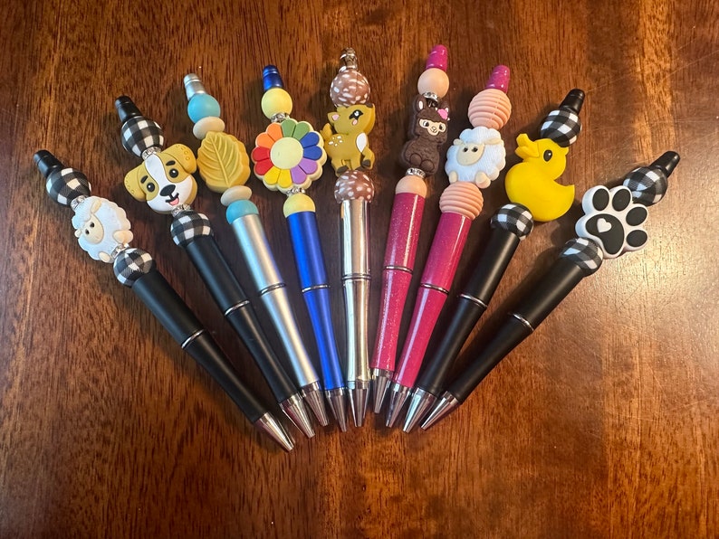 Out in the yard flower pens, llama pen, dog pen, sheep pen, deer pen, duck pen, silicone bead pens, beadable pens afbeelding 1