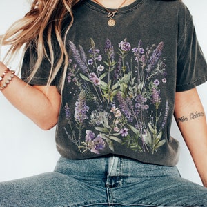 Lente Cottagecore Shirt Goblincore shirt Lavendel Shirt Boho wilde bloemen shirt Natuur Shirt Botanische Shirt Tuinliefhebber Lente Shirt