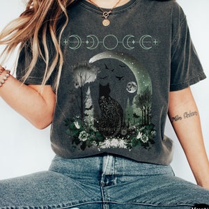 ヴィンテージ黒猫シャツ、魔女のTシャツ、猫、ゴブリンコア、ウィムゴスシャツ、天体、フェアリーコア、ダークコテージコアシャツ、魔女、ハロウィン