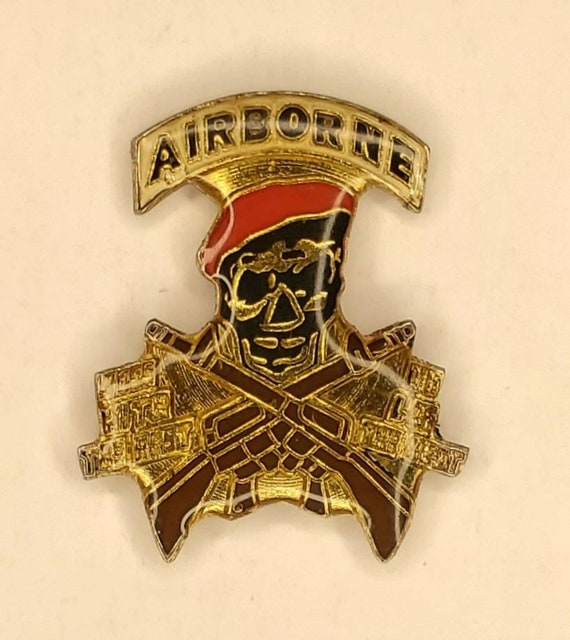 Vintage Enamel Pins // I love my Soldier // Airbo… - image 3
