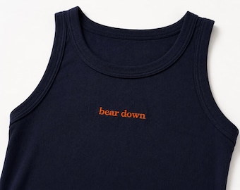 Bear Down besticktes Tanktop, Chicago Football-Shirt, Marineblau-Oranges Spieltags-Tanktop