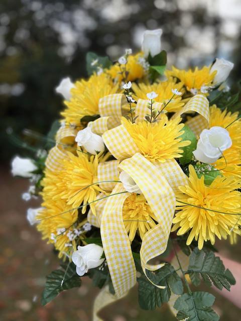 Yellow Spider Mum Mausoleum Cemetery Flower - Thumbnail 2