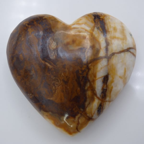 Sardonyx Heart Carving, Polished Banded Onyx, Natural Chalcedony Mineral, Hand Carved Stone, Heart Shape Crystal, Heart Stone. 100g (A)