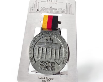 Expositor de medallas de Berlín personalizado - Grabado láser en acero inoxidable de alta calidad - Regalo para maratonistas - Organizador de colección de medallas