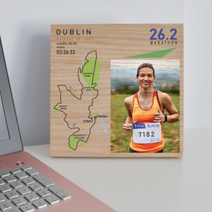 Dublin Marathon photo frame personalized - Running photo printed on wood - Gift for runner - Custom Oak Picture frame for athletes
