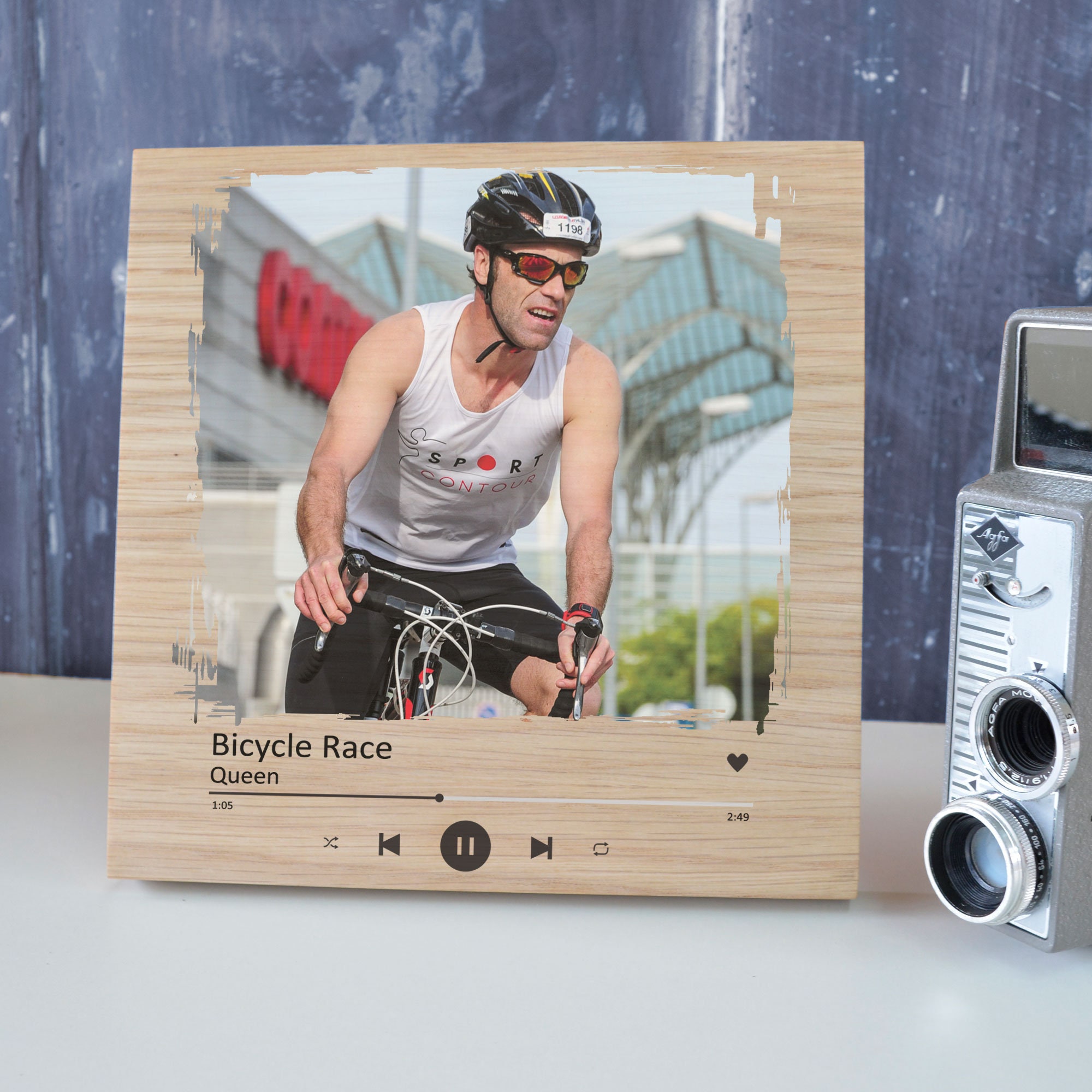 Music Player photo frame personalized - Your music and photo printed on wood - Gift for runner - Custom Oak sport Picture frame for athletes