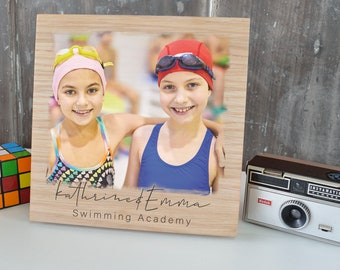 Cadre photo natation personnalisé - Votre photo de sport imprimée sur bois - Cadeau pour nageur - Cadre photo sport chêne personnalisé pour sportifs