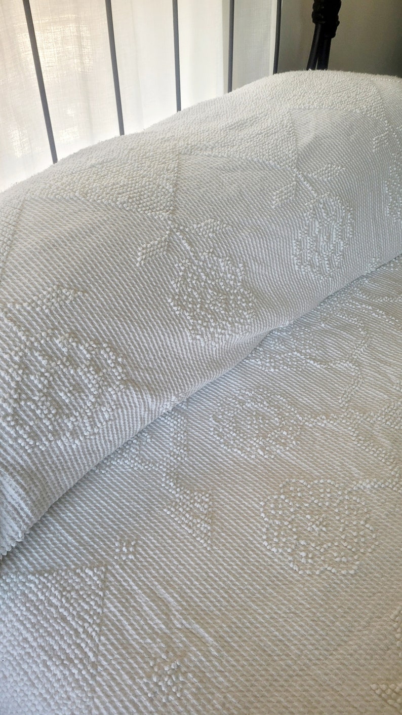 Vintage Bates of Maine Cotton Chenille Coverlet Bedspread Comforter