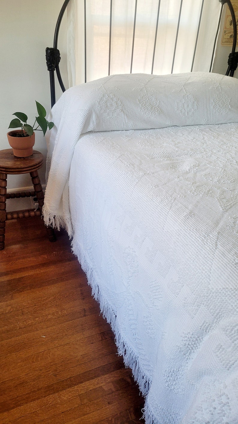 Vintage Bates of Maine Cotton Chenille Coverlet Bedspread Comforter