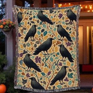 Geweven tapijtdeken met raaf en gebladerte, gotische kraaikunstworp, gezellig herfst Halloween-decor, uniek cadeau voor liefhebber van raaf of kraai