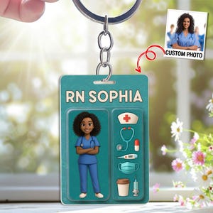 Gepersonaliseerde foto gezicht zwarte verpleegster faux 3D-figuurdoos acryl sleutelhanger, aangepaste verpleegkundige nep 3D cartoon acryl sleutelhanger aandenken