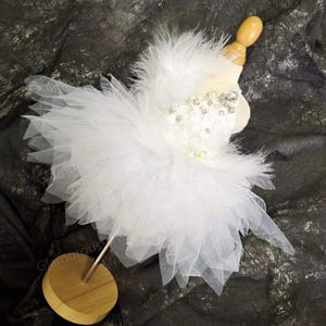 Vestido de princesa reina de las nieves para perro, tamaño personalizado, vestido de tul con plumas blancas para perros y gatos grandes, vestido de boda, cumpleaños, Halloween, ropa para mascotas
