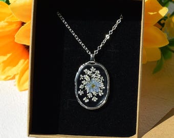 Colar com corrente ajustável e flor natural Não Me Esqueças, joia artesanal em resina prensada com flores secas, presente perfeito para aniversários e Natal.