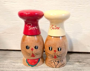 Vintage Cat chef Salt & Pepper Shakers Wood Hand Painted Novelty anthropomorphic