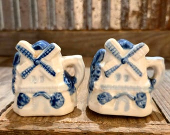 Vintage Dutch Windmill Salt & Pepper Shakers  Blue willow style occupied Japan