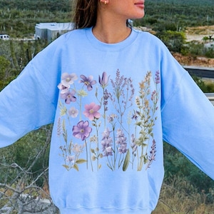 Vintage Wildflowers Sweatshirt, Pressed Lavender Flowers Sweatshirt, Boho Cottagecore Crewneck, Fairycore Pastel Botanical Floral Pullover