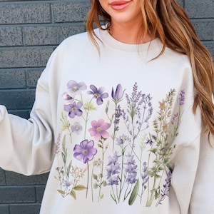 Vintage Wildflowers Sweatshirt, Pressed Lavender Flowers Sweatshirt, Boho Cottagecore Crewneck, Fairycore Pastel Botanical Floral Pullover