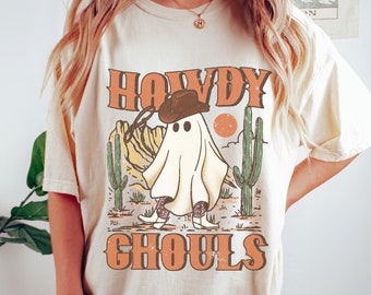 Retro Komfort Farben Howdy Ghouls Cowboy Geist T-Shirt, Spooky Season Shirt, lustiges Halloween Shirt, Trendy Western Halloween Geist Shirt
