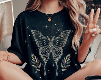 Whimsigoth Mystical Butterfly Witchy Shirt, ästhetische Cottagecore Shirt Witchy Kleidung Trendy Celestial Mystical Geschenk Komfort Farben Shirt