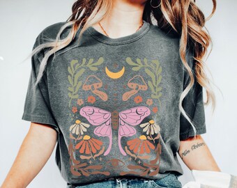 Camiseta Witchy Cottagecore Fall Floral Moth, Comfort Colors Whimsigoth Moth Spooky Season Shirt, Vintage Boho Floral, Oversized Moth Shirt