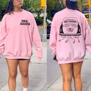 Retro Sweatshirt for New Bride Just Married Car Trendy Bridal Shirts Cute Honeymoon Shirts New Wife Tee Mrs Bride Shirt Words On Back Shirt