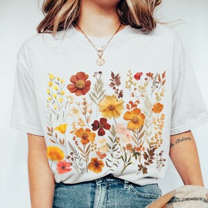 Cottagecore Herbst Shirt Vintage gepresste Blumen Tshirt Herbst Floral Botanischer Komfort Farben Erntedank Shirt Blumenliebhaber Pflanze Dame Geschenk