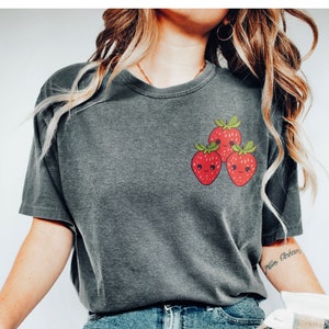 Comfort Colors Strawberry Shirt, Boho Strawberry Clothes Garden Shirt Aesthetic Clothing Cottagecore Clothes Botanical Shirt Strawberry Top
