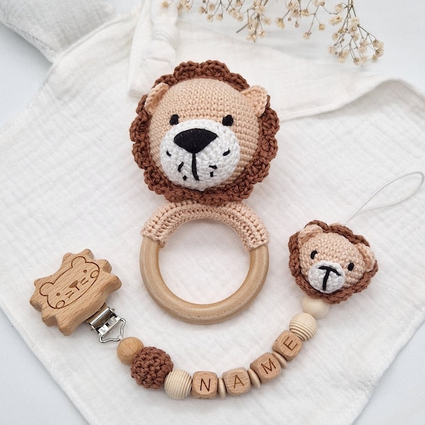 Löwen Schnullerkette personalisiert, Babyrassel