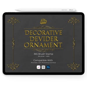 Puede incluir: Una tableta digital muestra un anuncio de un producto de diseño gráfico. El texto dice "Decorative Divider Ornament" en letras doradas. La tableta también muestra el texto "365 Brush Stamp" y "Compatible With Procreate, CSP, Photoshop and More."