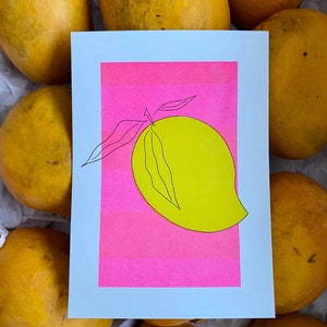 Mangue jaune sur fond rose - Impression risographe A6 fluorescente