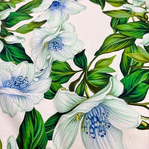 Katoenen poplin van hoge kwaliteit, premium Italiaanse stof / Designer bloemenprint / Luxe, natuurlijke textielstof van Alta Moda per meter