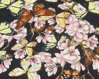 Włoska jedwabna tkanina typu charmeuse, najwyższej jakości, w kolorze morwy / Designerski nadruk w kwiaty i motyle / Panel 1,50 m / Luksusowa tkanina Alta moda