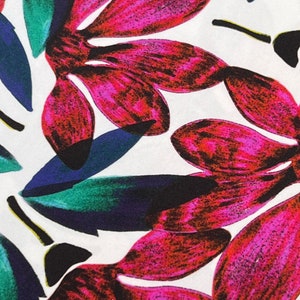 Katoenen poplin, Italiaanse premium stof van hoge kwaliteit / Designer bloemenprint / Alta Moda luxe textiel, natuurlijke modestof per meter