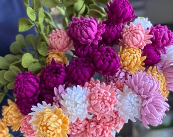 Paper daisy (Helichrysum), wool felt flowers, everlasting flowers, pop of colour, office desk flowers,