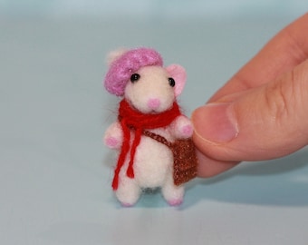 Needle Felted Mouse: Miniature Woolen Animal in Beret