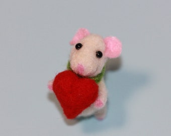 Needle Felted Christmas Mouse: Miniature Woolen Animal with Heart
