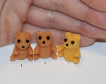 Osito de peluche en miniatura de fieltro con aguja: oso de lana hecho a mano para casa de muñecas