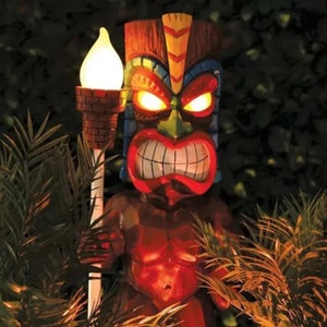 Tiki Guard Solar Powered Outdoor Decor LED Garten Licht Dekoration Handwerk Gartenarbeit Skulptur Rasenlampe für Hofverzierung