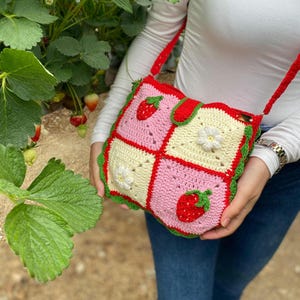 Handmade Strawberry Granny Square Crochet Bag – Cute Cottagecore Summer Bag, Strawberry Bag, Cute Shoulder Bag, Knitted Pink Bag