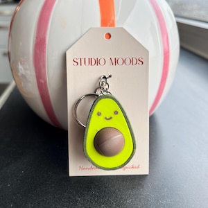 Leuke kawaii 3D-geprinte avocado-fidget-sleutelhanger | Draaiend fidgetspeeltje | Getextureerd gevoel | Uniek cadeau voor foodies, avocadoliefhebbers