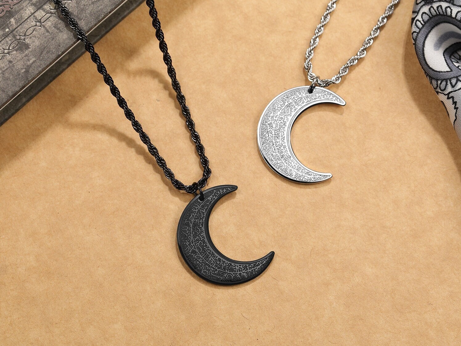 Ayatul Kursi Halbmond-Halskette für Frauen – islamisches Geschenk für sie oder ihn – Geschenk für muslimische beste Freundin – arabischer eleganter Schmuck – Eid-Geschenk