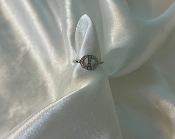 Delicate silver ring