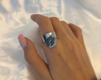 Round silver lightning charm ring