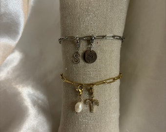 Charm bracelet holder