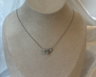 Silver inseparable necklace