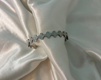 Silver clover bangle