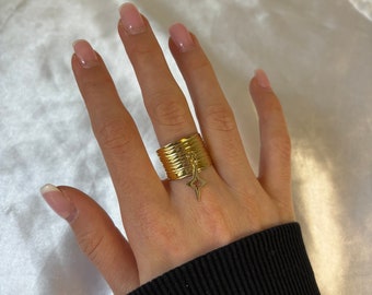 Gold sparkling charm ring