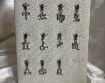 Zilveren astrologische tekenbedels met strasssteentjes
