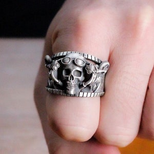 Cool Motorcycle Skull Ring for Men, Gothic Ring For Boyfriend, Edgy Men&#39;s Jewelry, Bold Biker Gift, Men&#39;s  Fantasy Jewelry, Biker Skull Ring