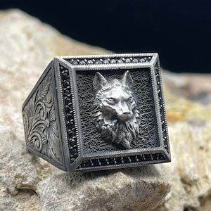 Breathtaking Wolf Sterling Silver Ring High-quality Gothic-styled Silver Ring Animal Lovers Gift Unique Sterling Silver Jewelry